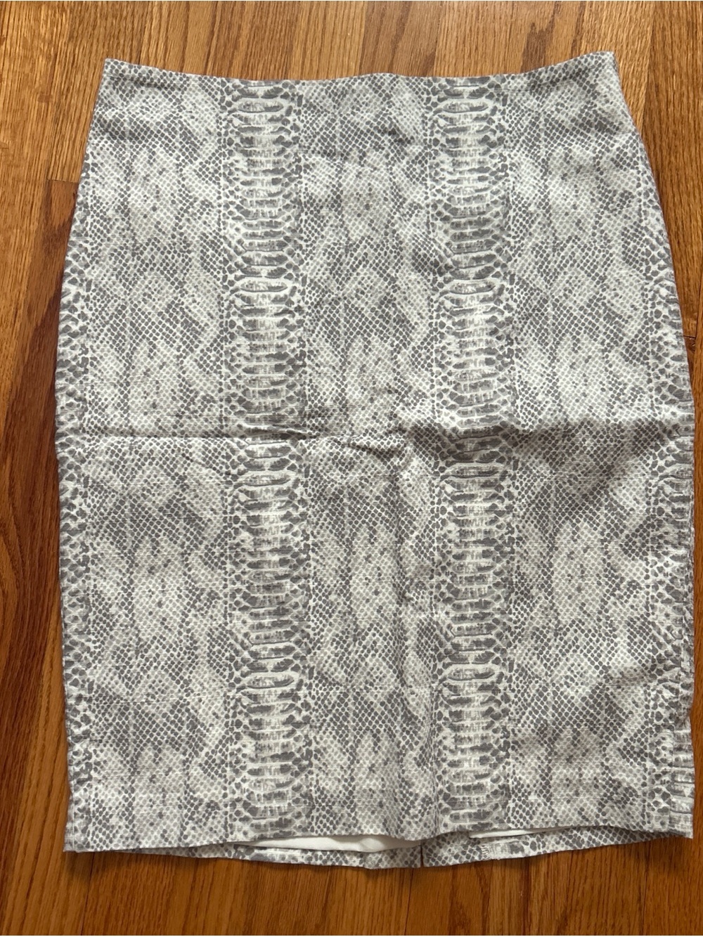 Ann Taylor Snake-Print Pencil Skirt in Gray and White